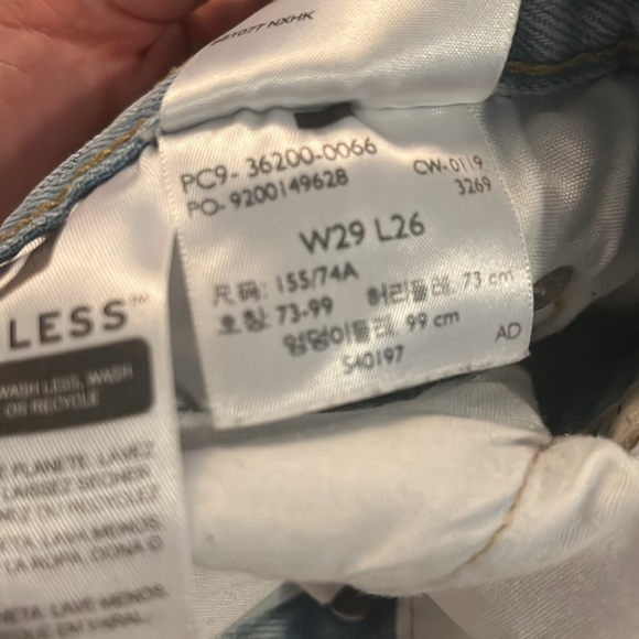 Levi’s 501 Capri Cut Offs - Picture 6 of 6